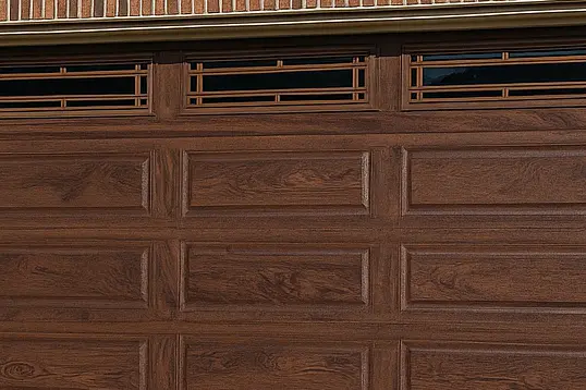 Detalle de una puerta de garaje residencial